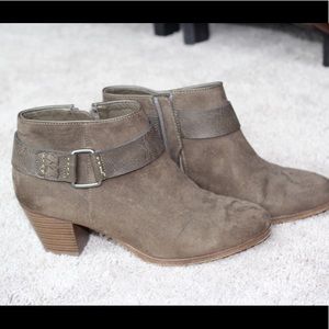ARMY HEELED BOOTIES WITH STRAP